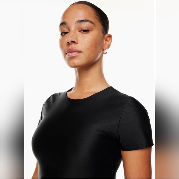 Babaton Satinette Crew Cropped T-Shirt Black - Picture 5 of 8